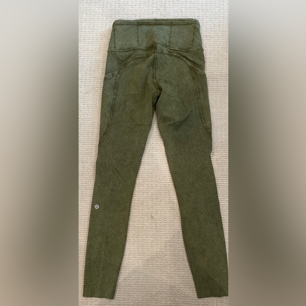 Lululemon Mid Rise Marble Army Green Leggings with Side Pockets.  Smoke/pet free